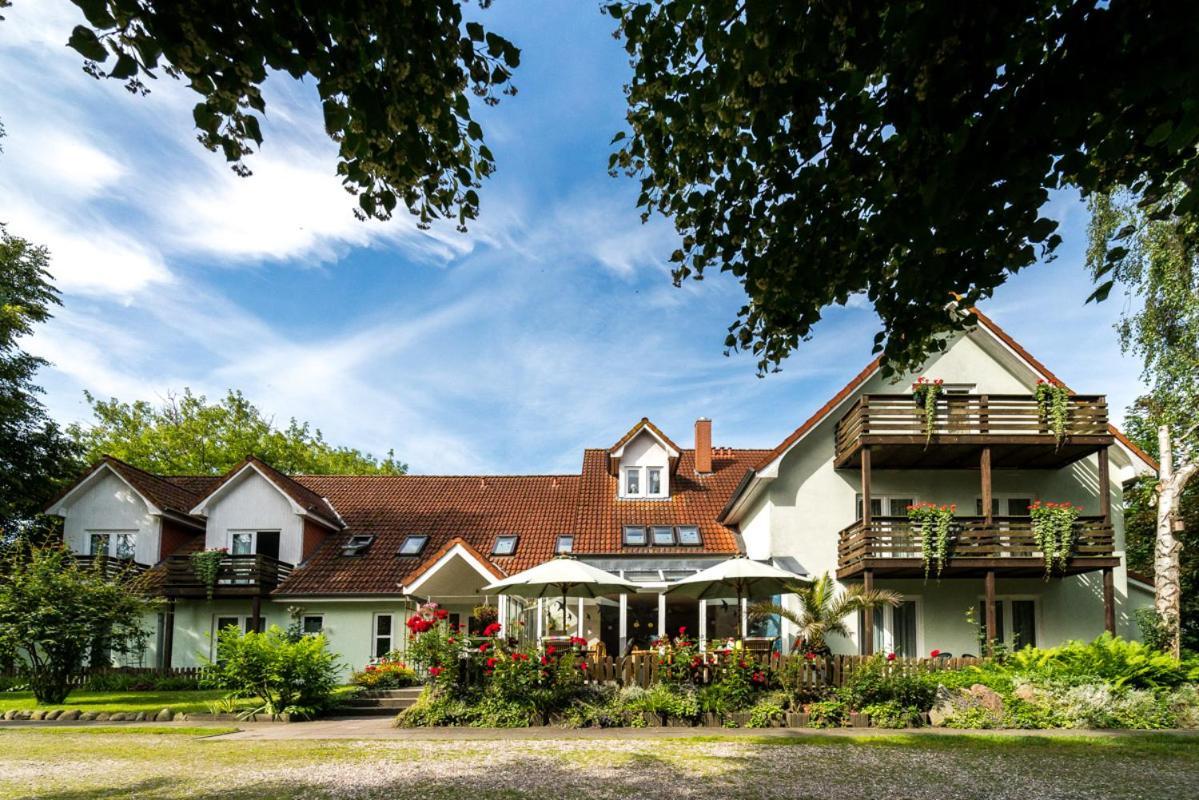 Hotel-Pension Lindenhof Tarnewitz Exteriör bild